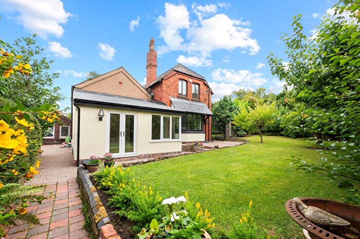 4 Bedroom Link Detached House For Sale In Rainford Road, Dentons Green, WA10