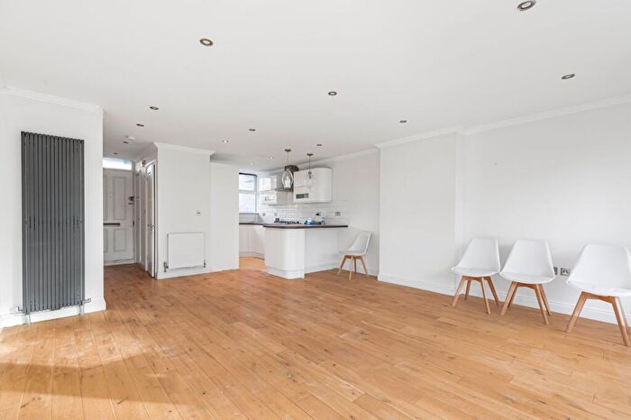 4 Bedroom Maisonette For Sale In Bolingbroke Walk, London, SW11