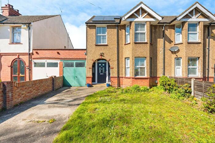 3 Bedroom Semi Detached House For Sale In Elstow Road, Bedford, MK42