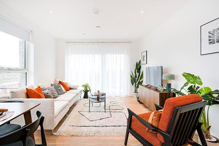 2 Bedroom Apartment For Sale In Henley Cross, Kidbrooke, London, SE3