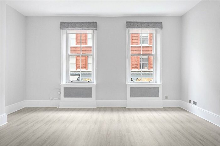 3 Bedroom Flat To Rent In Museum Street, Bloomsbury, London, WC1A