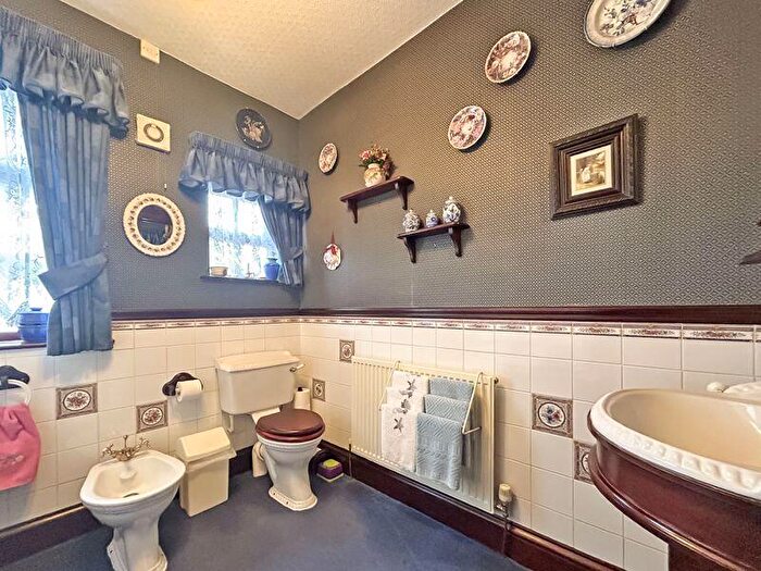 3 Bedroom Detached Bungalow For Sale In Bustleholme Avenue, West Bromwich, B71