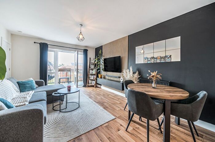 1 Bedroom Flat For Sale In Alderson Grove, Hersham, Walton-On-Thames, KT12