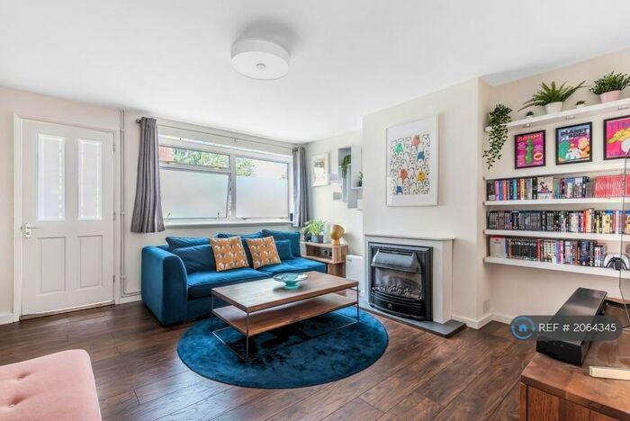 3 Bedroom Terraced House To Rent In The Birches, London, SE7