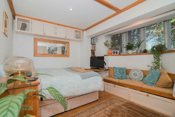 Flat To Rent In Longfield House, Longfield Drive, SW14