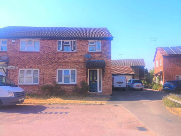 3 Bedroom Semi-Detached House To Rent In Wokingham, Berkshire, RG41