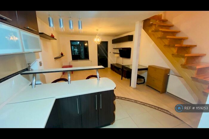 2 Bedroom Detached House To Rent In Haygreen Close, Kingston Upon Thames, KT2