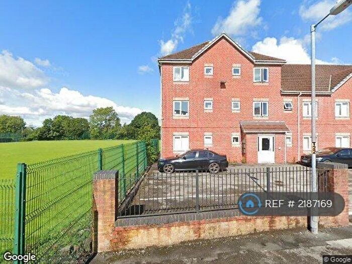 2 Bedroom Flat To Rent In Hall I Th Wood Lane, Bolton, BL2