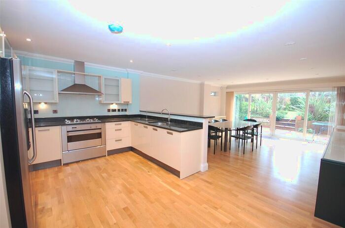 4 Bedroom House To Rent In Holly Park, Finchley, N3