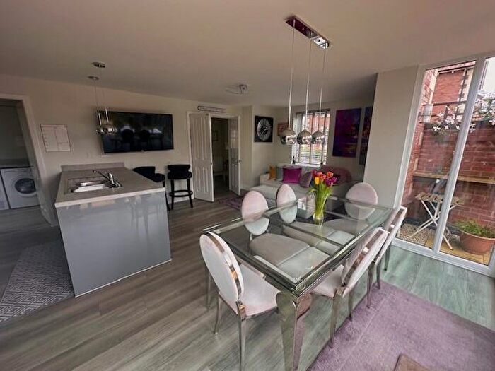 4 Bedroom House To Rent In Chestnut Close, Burton Upon Trent., DE14