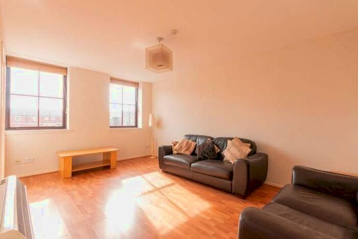 2 Bedroom Flat To Rent In Restalrig Drive, Edinburgh, EH7