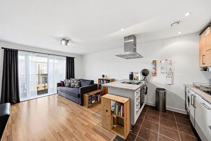 1 Bedroom Flat To Rent In Merchant Street, London, E3