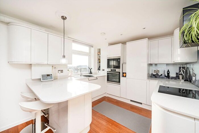 1 Bedroom Flat To Rent In Shepherds Bush Green, Shepherds Bush Green, W12