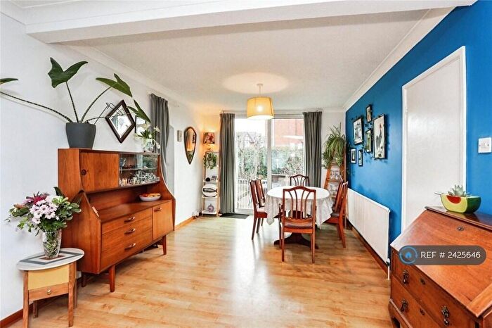 4 Bedroom Detached House To Rent In St. Austell Drive, Nottingham, NG11