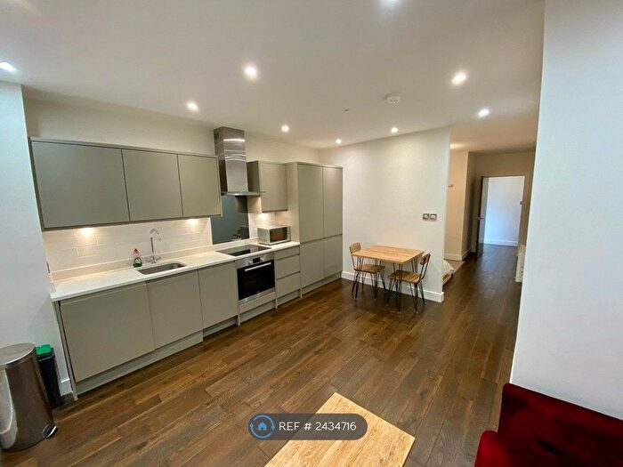 Studio To Rent In Walsingham House, London, N20
