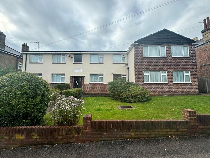 1 Bedroom Apartment To Rent In Ronald Court, Hadley Road, Barnet, Herts, EN5