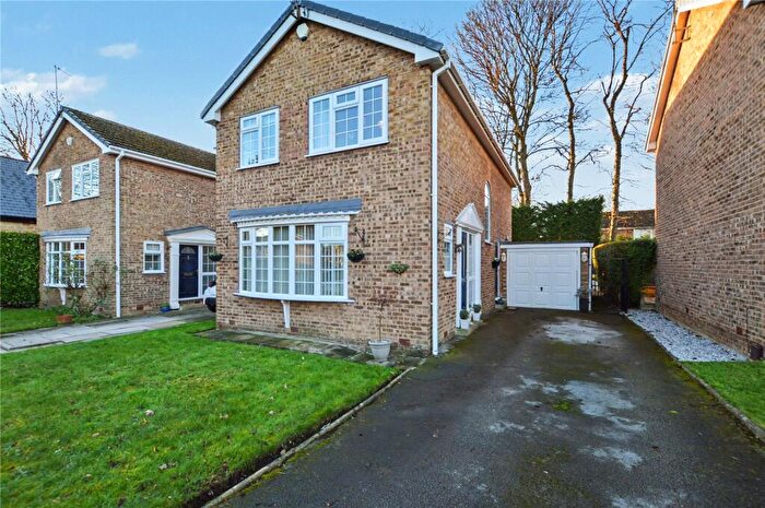 4 Bedroom Detached House For Sale In Parkways Garth, Oulton, Leeds, LS26