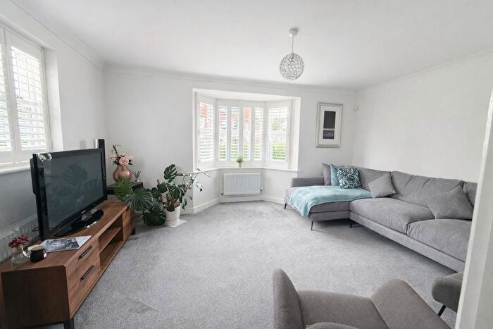 4 Bedroom End Of Terrace House For Sale In Badger Road, Thornbury, BS35