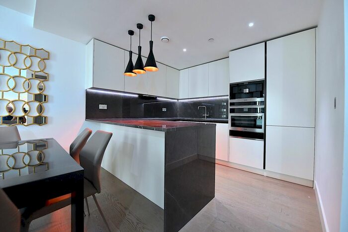 2 Bedroom Flat To Rent In Ariel House, Vaughan Way, London, E1W