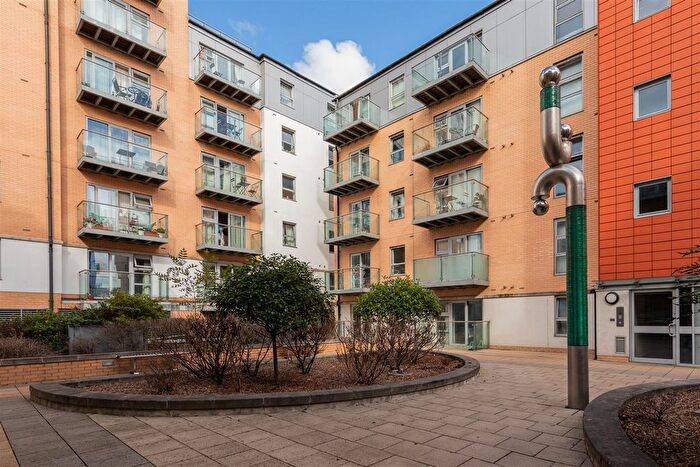 1 Bedroom Flat To Rent In Queen Mary Avenue, London, E18
