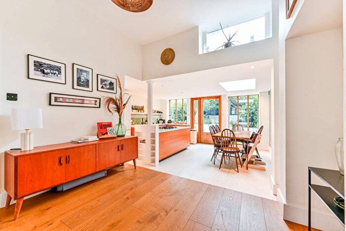 4 Bedroom Property To Rent In Calabria Road, Islington, London, N5