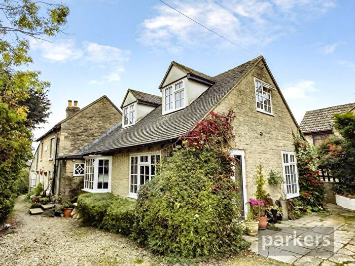 4 Bedroom Detached House For Sale In New Yatt Road, North Leigh, Witney, Oxfordshire, OX29