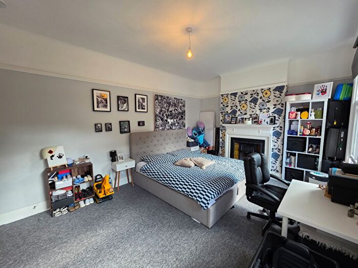 3 Bedroom Flat To Rent In Manor Park, Edgware, HA8