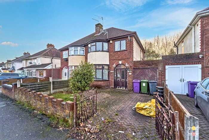 3 Bedroom Link Detached House For Sale In Colman Avenue, Wolverhampton, West Midlands, WV11
