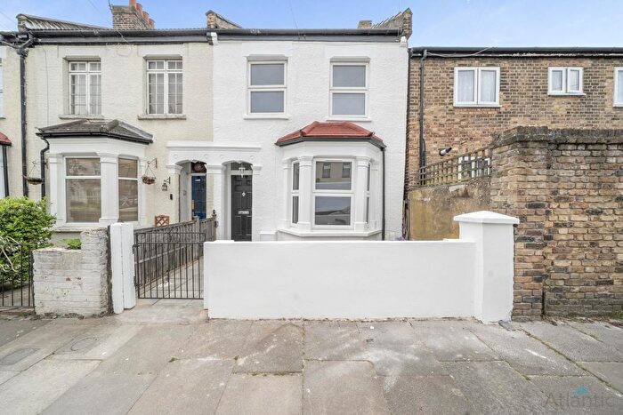 2 Bedroom End Terrace House For Sale In Kingston Road, Edmonton, N9