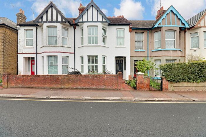 3 Bedroom Terraced House For Sale In Cranleigh Drive, Leigh-On-Sea, SS9