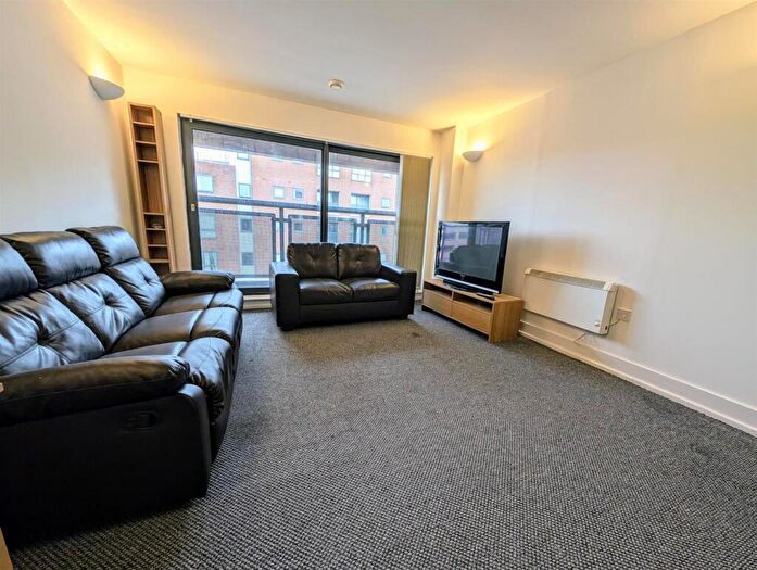 2 Bedroom Apartment To Rent In E Moss Street, City Centre, L6