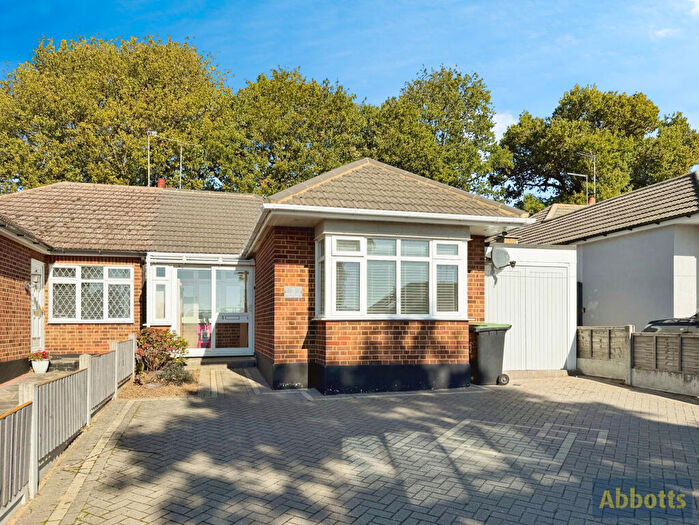 3 Bedroom Bungalow To Rent In Sunnybank Close, Leigh On Sea, SS9