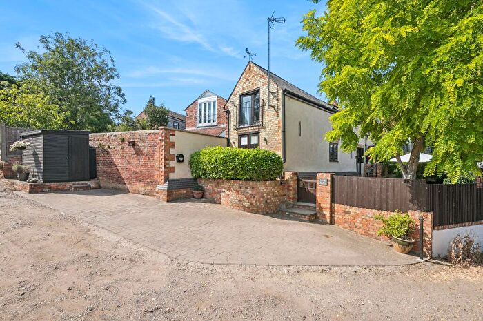 2 Bedroom Barn Conversion For Sale In Claridges Lane, Ampthill, MK45