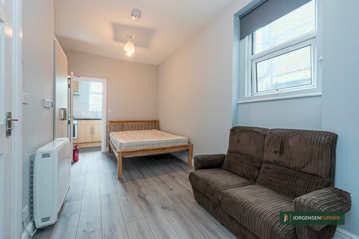 Studio To Rent In Uxbridge Road, Shepherds Bush, London, W12