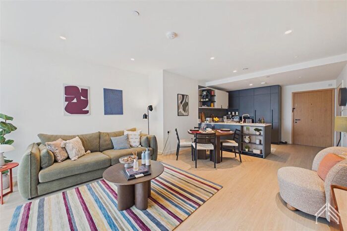 2 Bedroom Flat To Rent In Ferry Island, Tottenham Hale | London, N17
