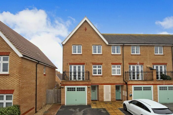 4 Bedroom End Of Terrace House To Rent In Rossiter Close, Bathpool, Taunton, TA2