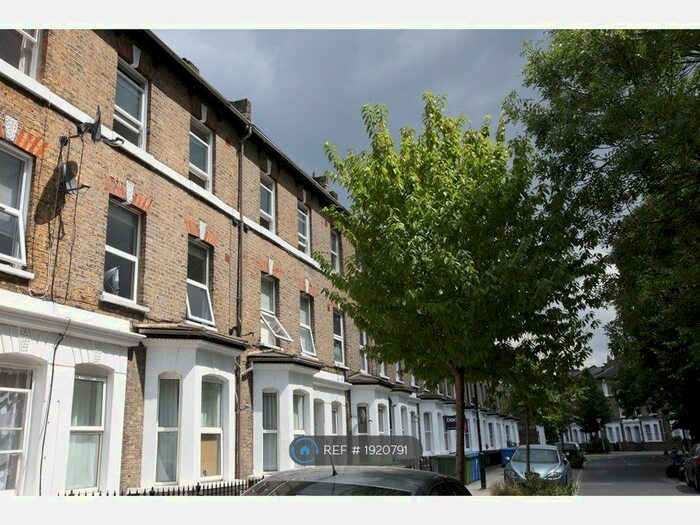 3 Bedroom Flat To Rent In Chatham Street, London, SE17