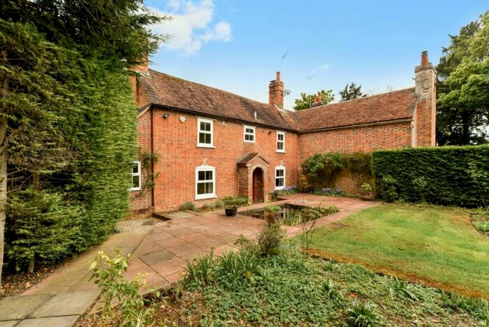 2 Bedroom Semi-Detached House To Rent In Station Road Kintbury, RG17