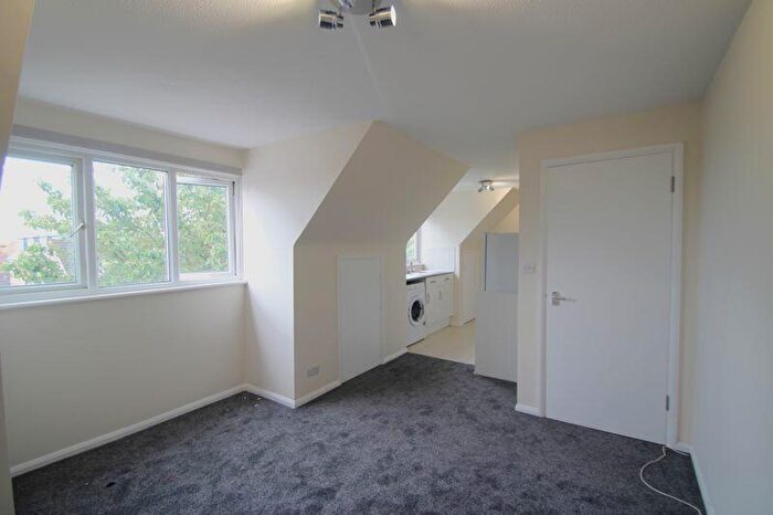 1 Bedroom Flat To Rent In Deane Avenue, Ruislip, HA4