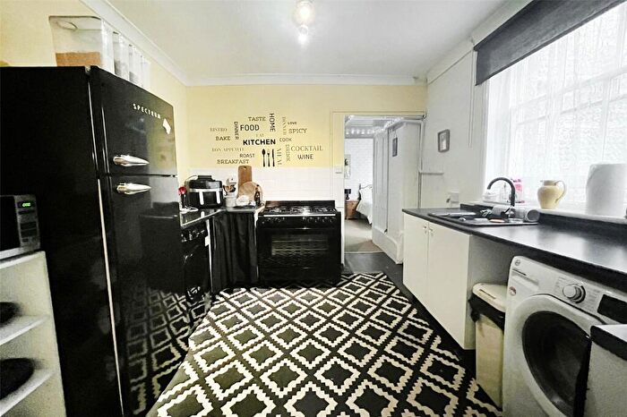 1 Bedroom Apartment For Sale In South Terrace, Littlehampton, West Sussex, BN17