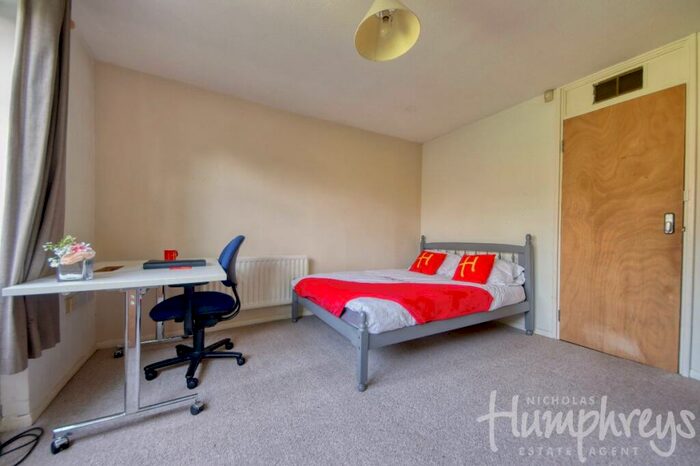 4 Bedroom Flat To Rent In Bed Student Home - Downs Road, CT2