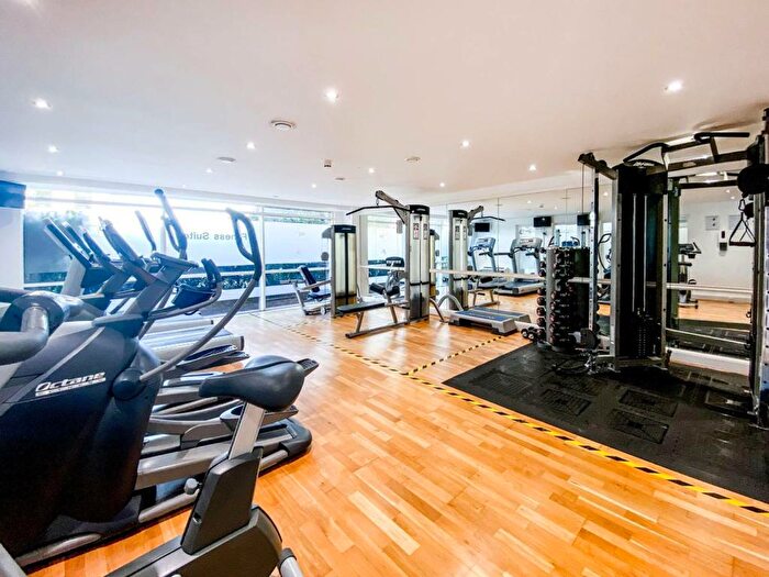 2 Bedroom Flat For Sale In Dartmouth House, KT2