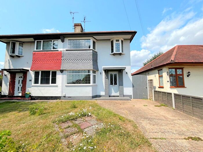3 Bedroom Semi-Detached House To Rent In Hampton Gardens, Southend-On-Sea, SS2