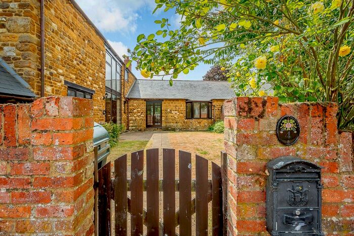 4 Bedroom Barn Conversion For Sale In Poplars Close, Blakesley, Towcester, Northamptonshire, NN12