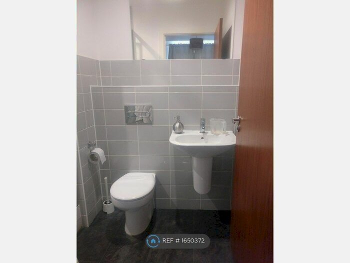 2 Bedroom Flat To Rent In Minter Road, London, IG11