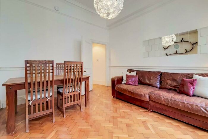 1 Bedroom Flat To Rent In Chiltern Court, Baker Street, London, NW1