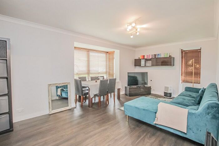 2 Bedroom Flat To Rent In Raffles House, Brampton Grove, Hendon, NW4