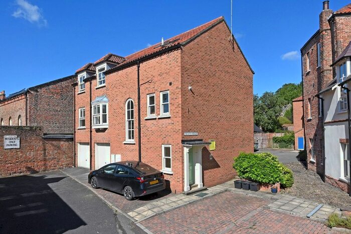 2 Bedroom Flat To Rent In Trinity Court, Trinity Lane, York, YO1