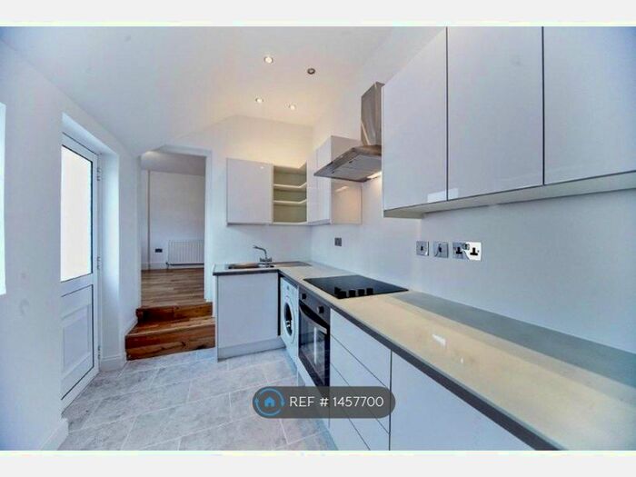 3 Bedroom Maisonette To Rent In Mitcham Road, Croydon, CR0