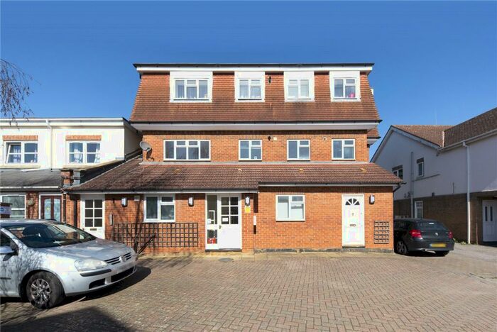 2 Bedroom Apartment To Rent In Walton Road, West Molesey, Surrey, KT8